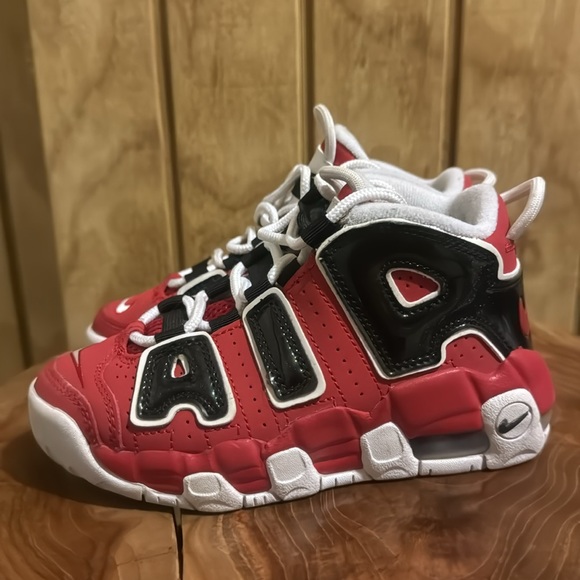 PO: Kids 1995 Jordan’s in great condition - Picture 3 of 6